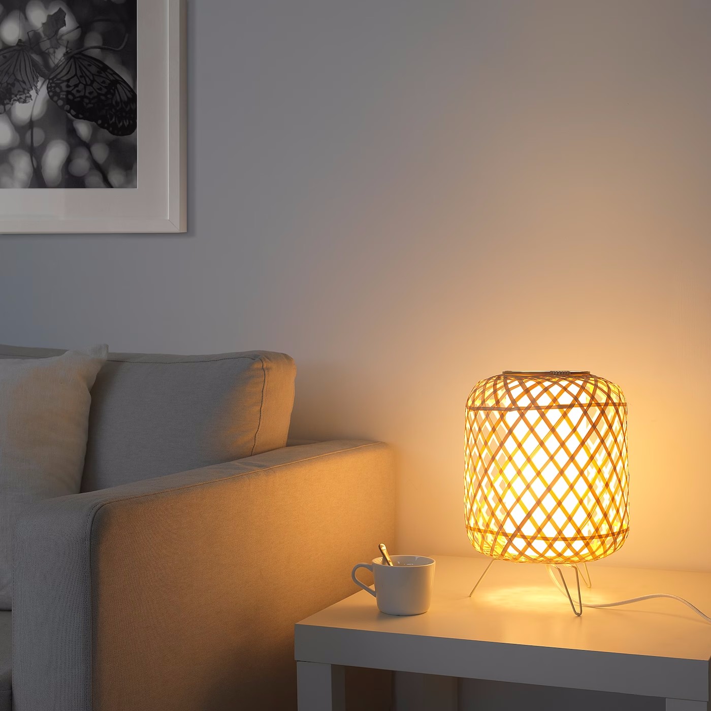 Woven table lamp