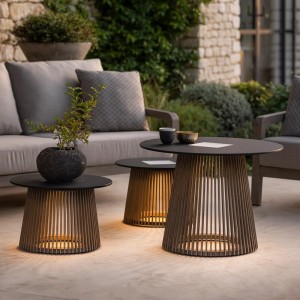 Outdoor End Tables and Lamps