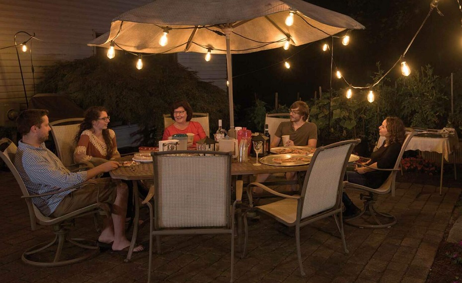 How to Use Lighting to Enhance The Atmosphere of Outdoor Parties